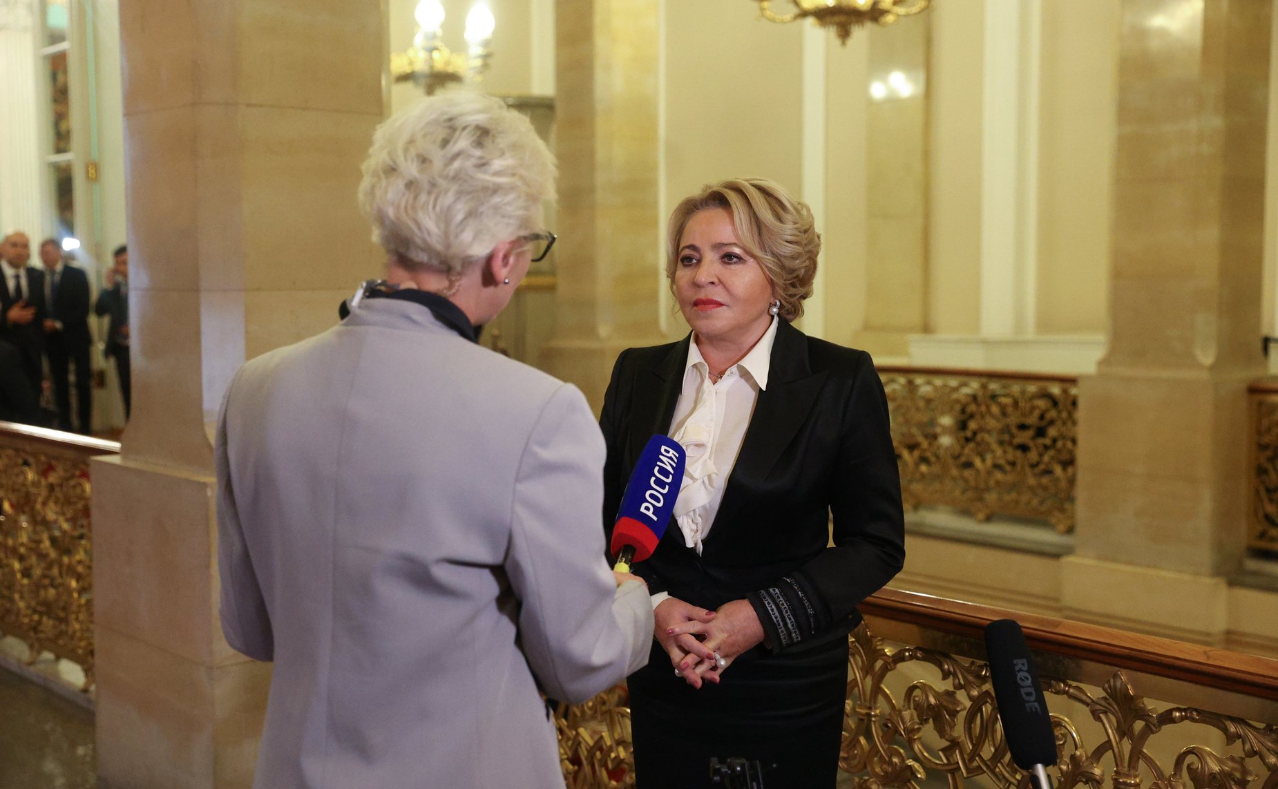 Пресс-подход Председателя Совета Федерации Валентины Матвиенко