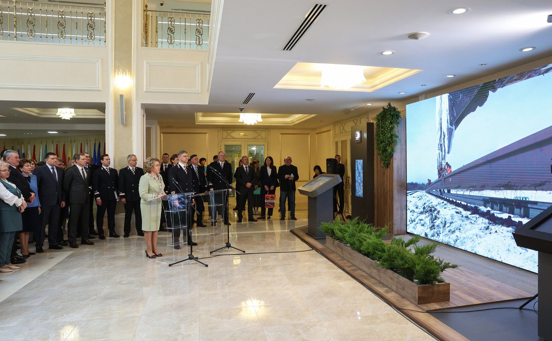 Открытие в Совете Федерации выставочной экспозиции для ознакомления с 20-летней историей ОАО «Российские железные дороги»