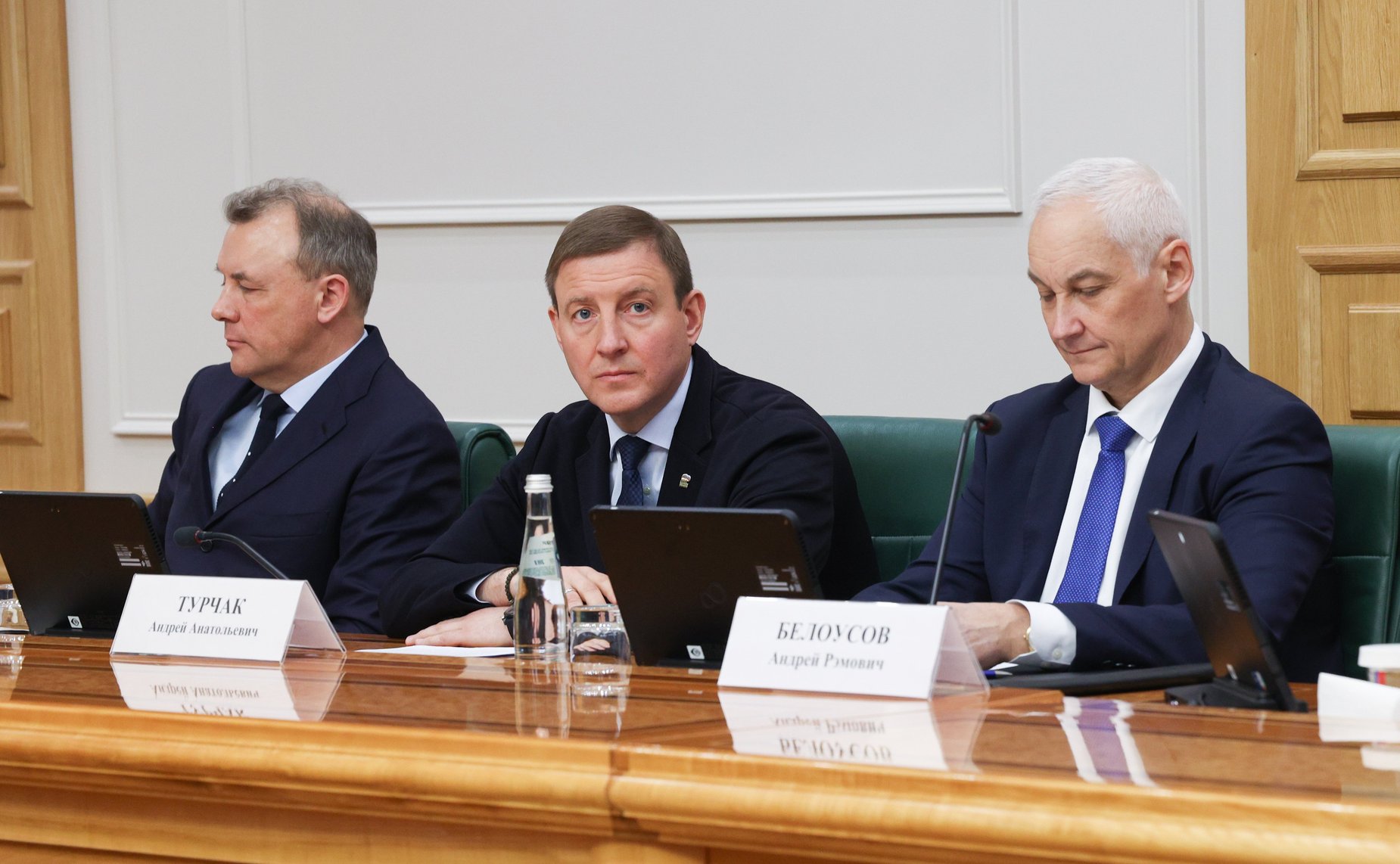 На заседании Комитета СФ по обороне и безопасности проведены консультации по предложенной Президентом РФ кандидатуре на должность Министра обороны