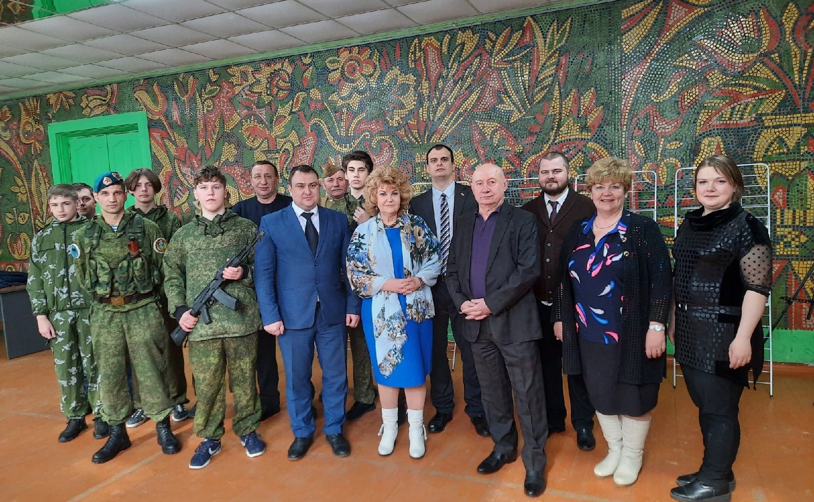 Нина Куликовских посетила Музей смоленской старины в средней школе № 3 поселка Верхнеднепровский Дорогобужского района