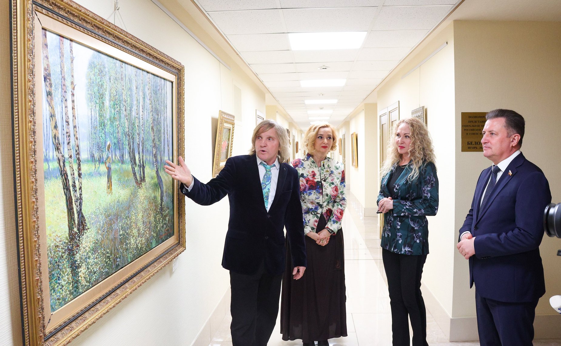 В Совете Федерации состоялось открытие выставки произведений живописи «Цветные письма в будущее»