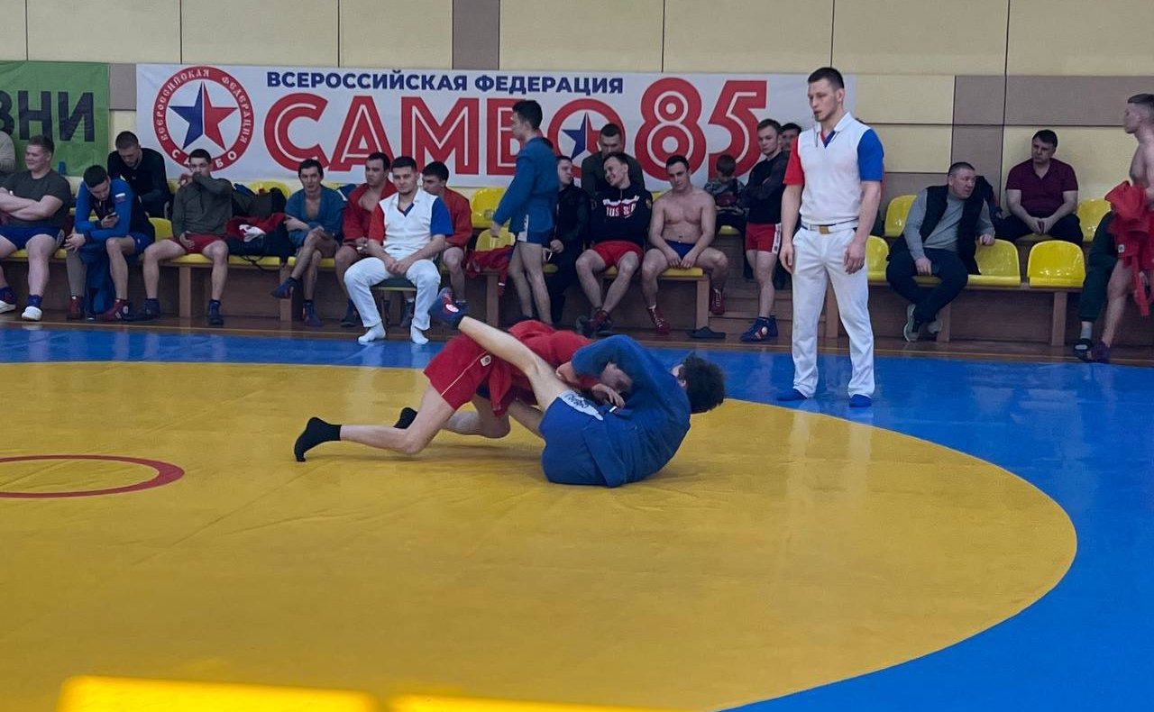 Николай Владимиров поздравил студентов-самбистов