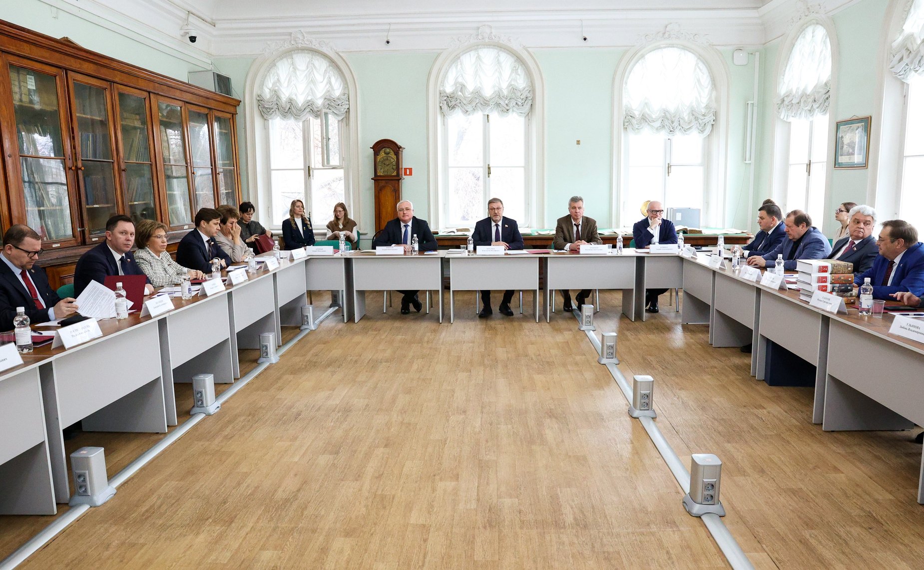 Первое заседание в рамках «Сенатских чтений» на тему «От Вече до Правительствующего сената: предыстория российского парламентаризма»