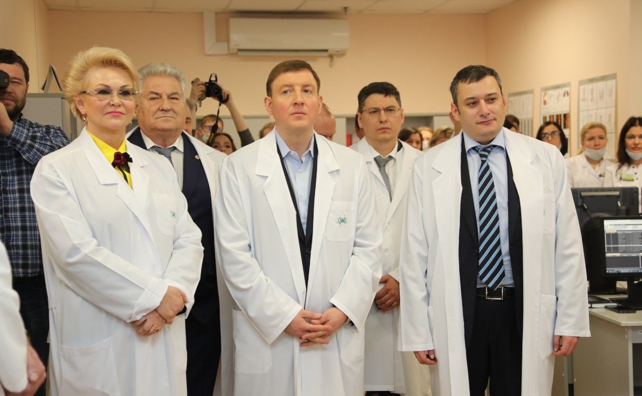 Осмотр экспозиции передовых технологий СамГМУ
