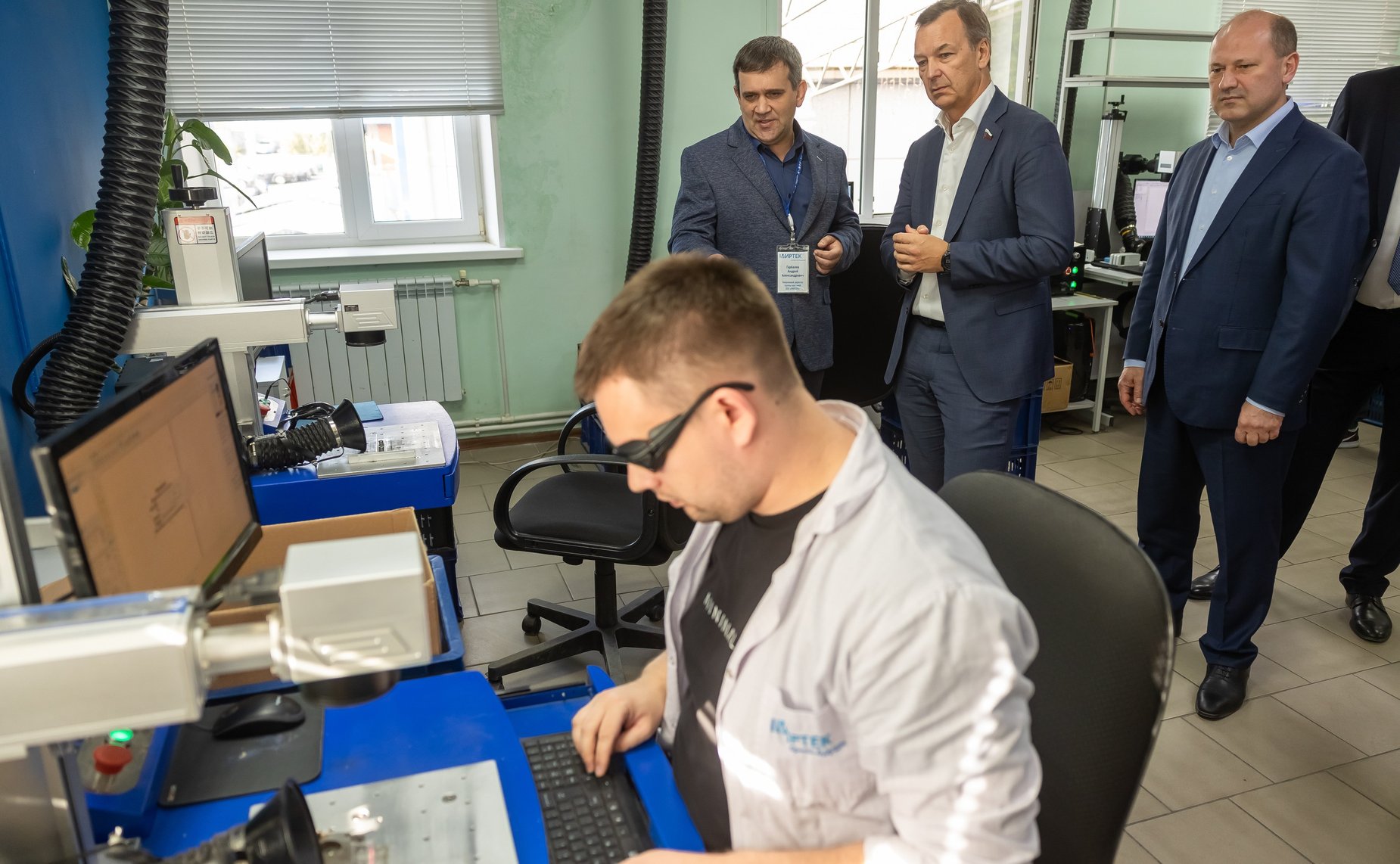 Первый заместитель Председателя СФ Андрей Яцкин в рамках поездки в Ростовскую область посетил одну из компаний, которая занимается производством умных счетчиков и ПО для учета энерго- и газопотребления