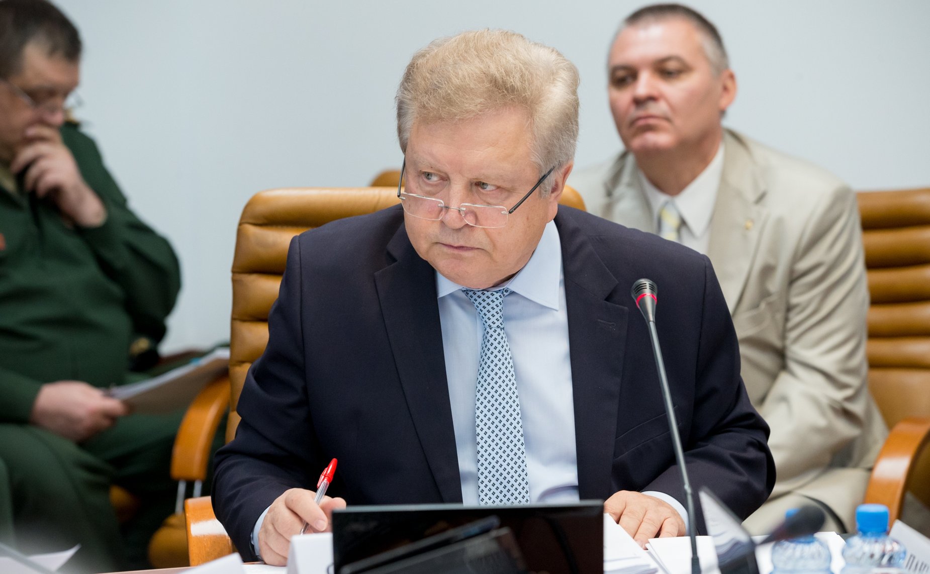 Е. Серебренников