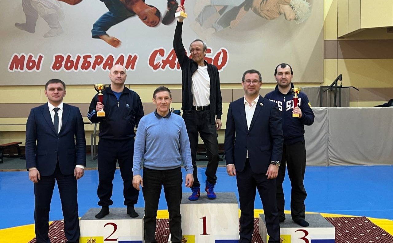 Николай Владимиров поздравил студентов-самбистов