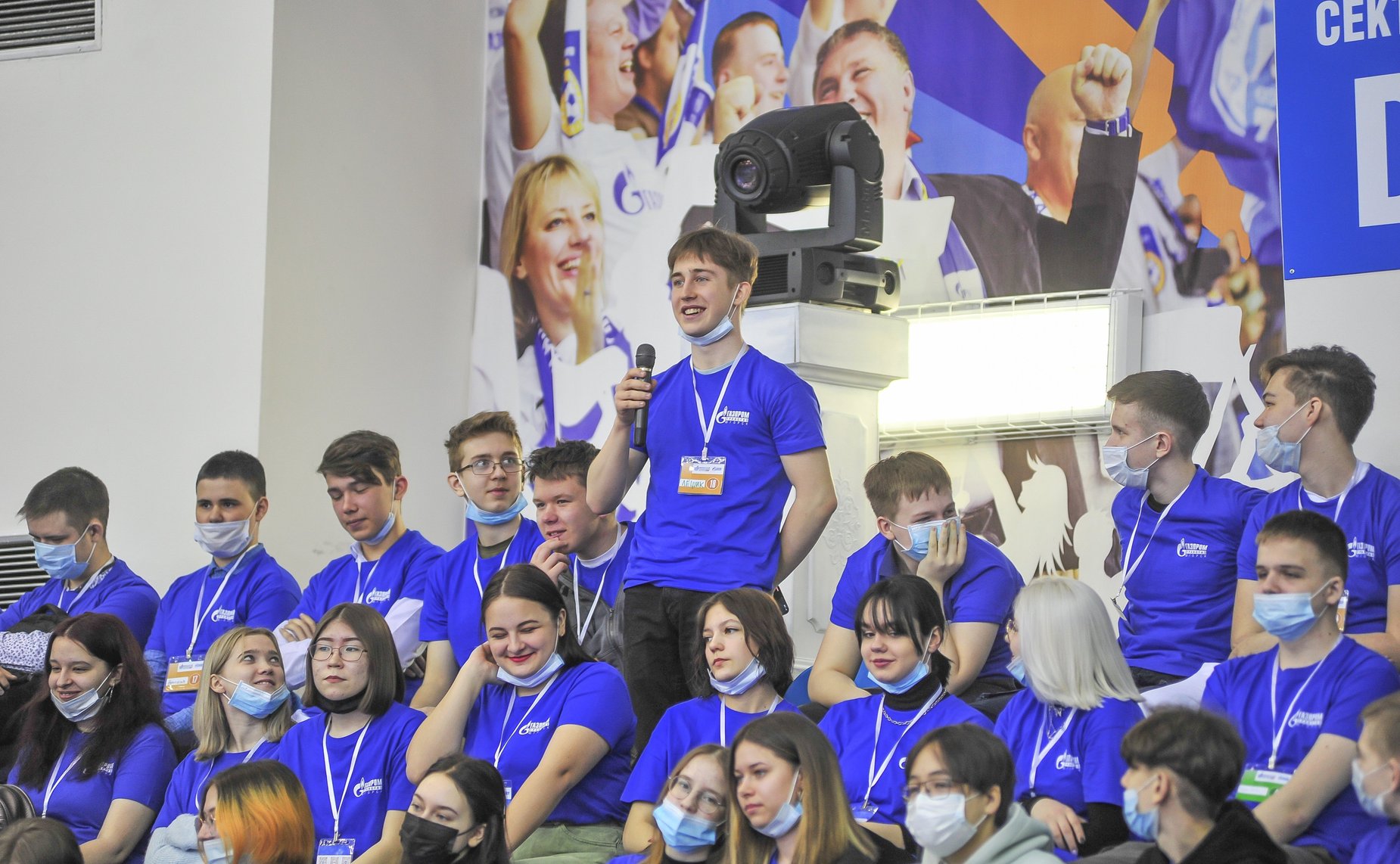 Эдуард Исаков в рамках региональной недели посетил молодежный профориентационный фестиваль в городе Югорске