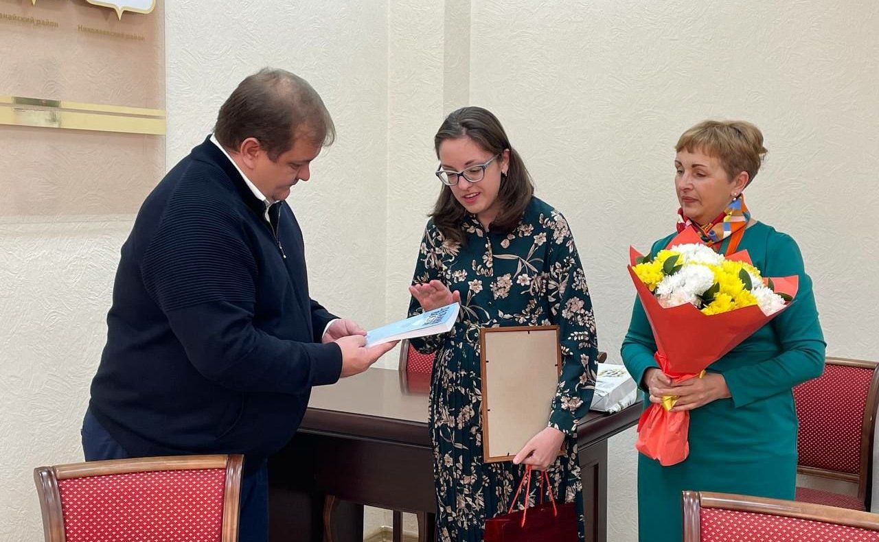 Сергей Безденежных встретился хабаровской художницей Дианой Слипецкой