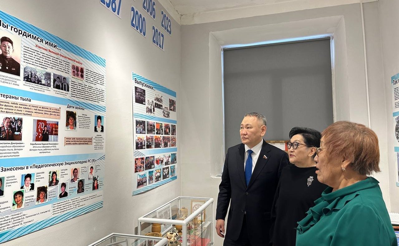 Сахамин Афанасьев поздравил воспитанников Адаптивной школы-интерната № 28 города Якутска с наступающим Новым годом