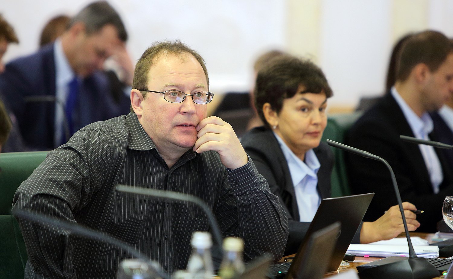 Слушания по детям-8