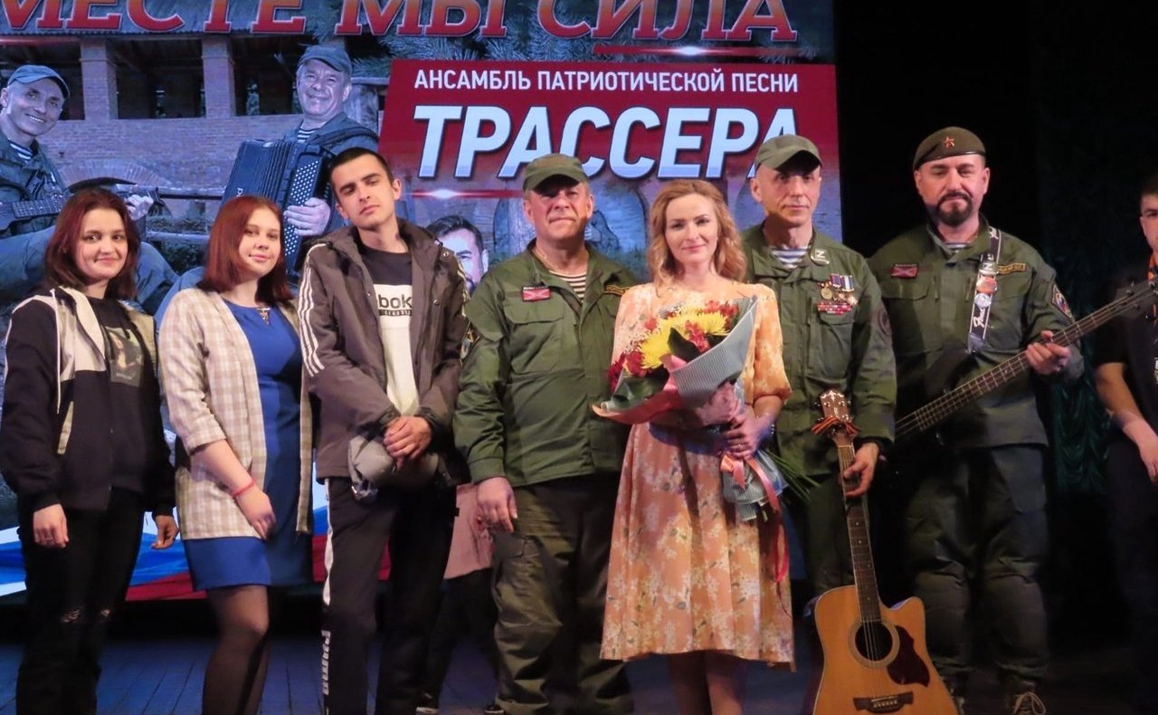 В рамках проекта «Вместе мы сила» состоялось выступление сенатора Ирины Кожановой и ансамбля патриотической песни «Трассера» в городе Сафоново Смоленской области