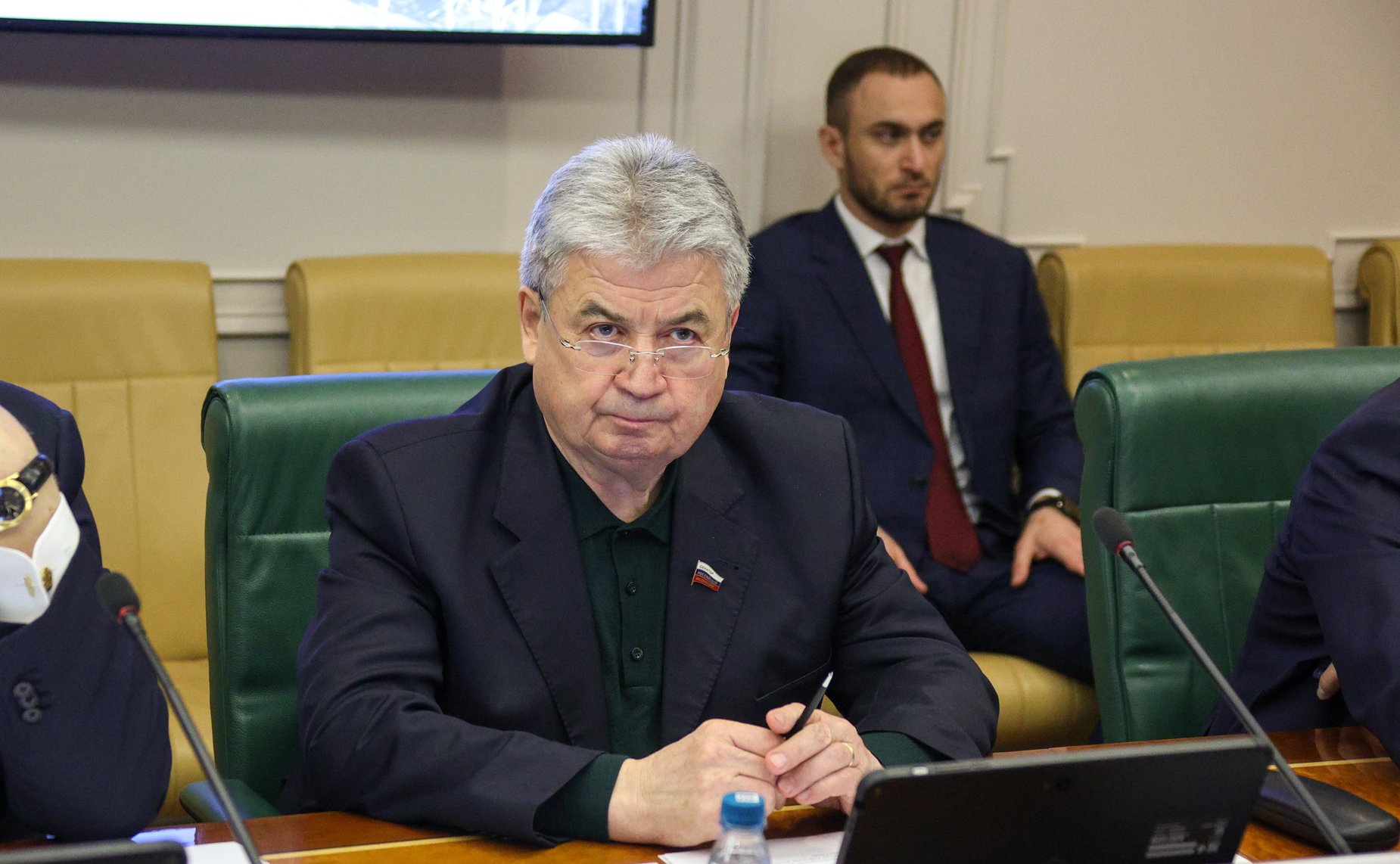 Геннадий Емельянов