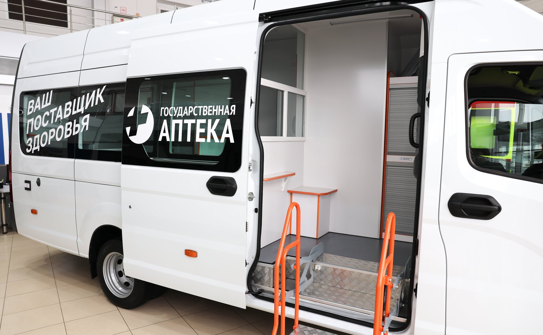 Сенаторы посетили компанию «Луидор» и ознакомились с производимыми на предприятием специальным транспортом социальной инфраструктуры