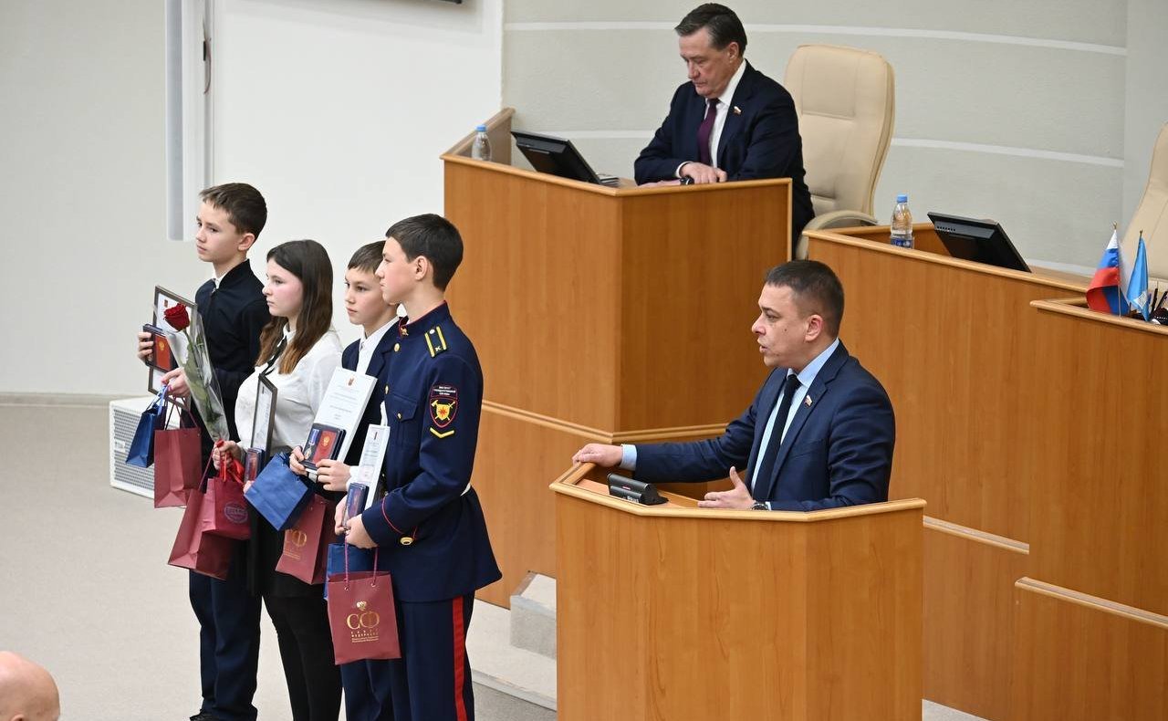 Сергей Рябухин и Айрат Гибатдинов приняли участие в прошедшей в регионе церемонии награждения юных героев памятными медалями Совета Федерации «За проявленное мужество»