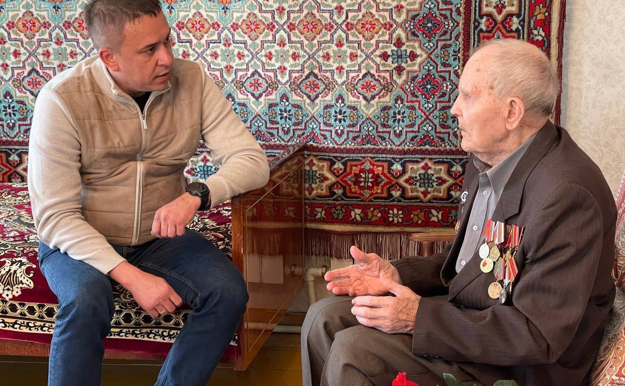 Айрат Гибатдинов совершил рабочую поездку в сельские районы Ульяновской области и поздравил ветеранов Великой Отечественной войны