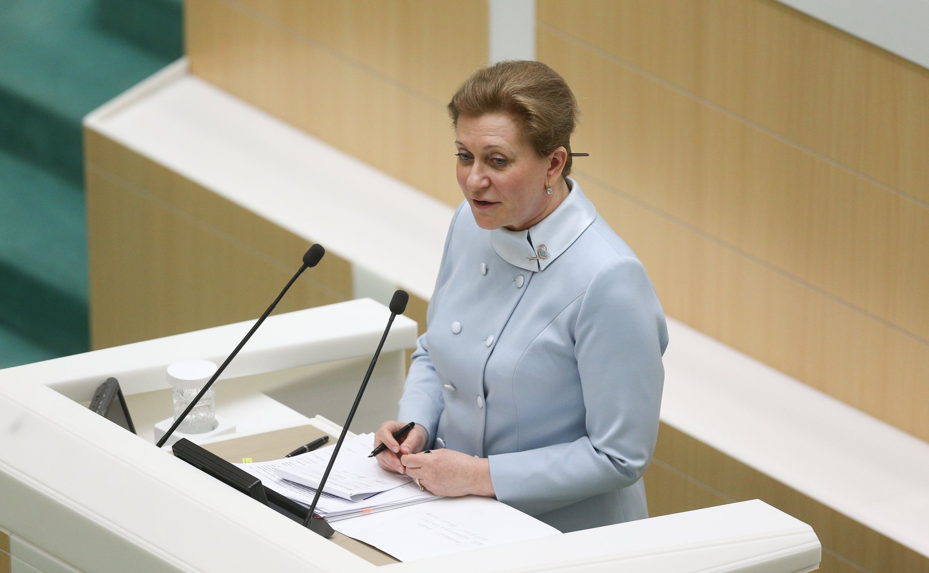 Анна Попова