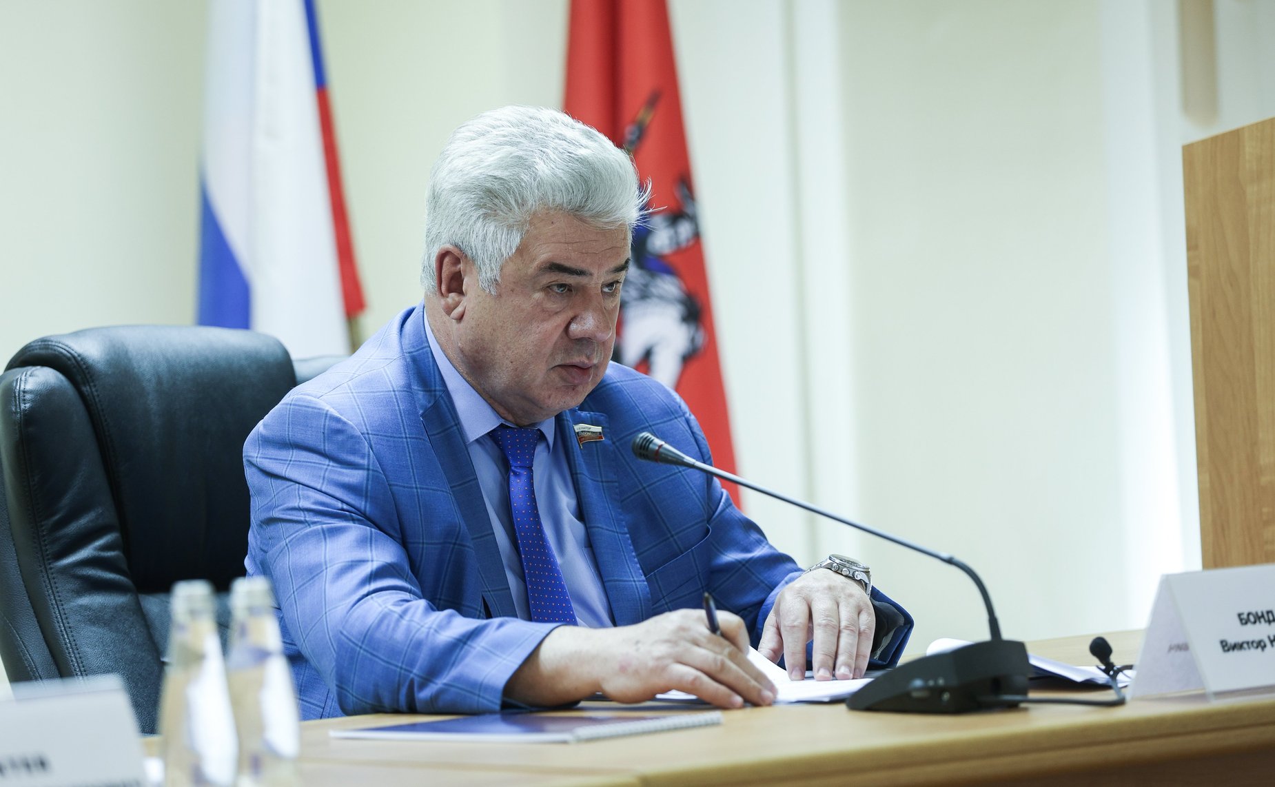 Виктор Бондарев