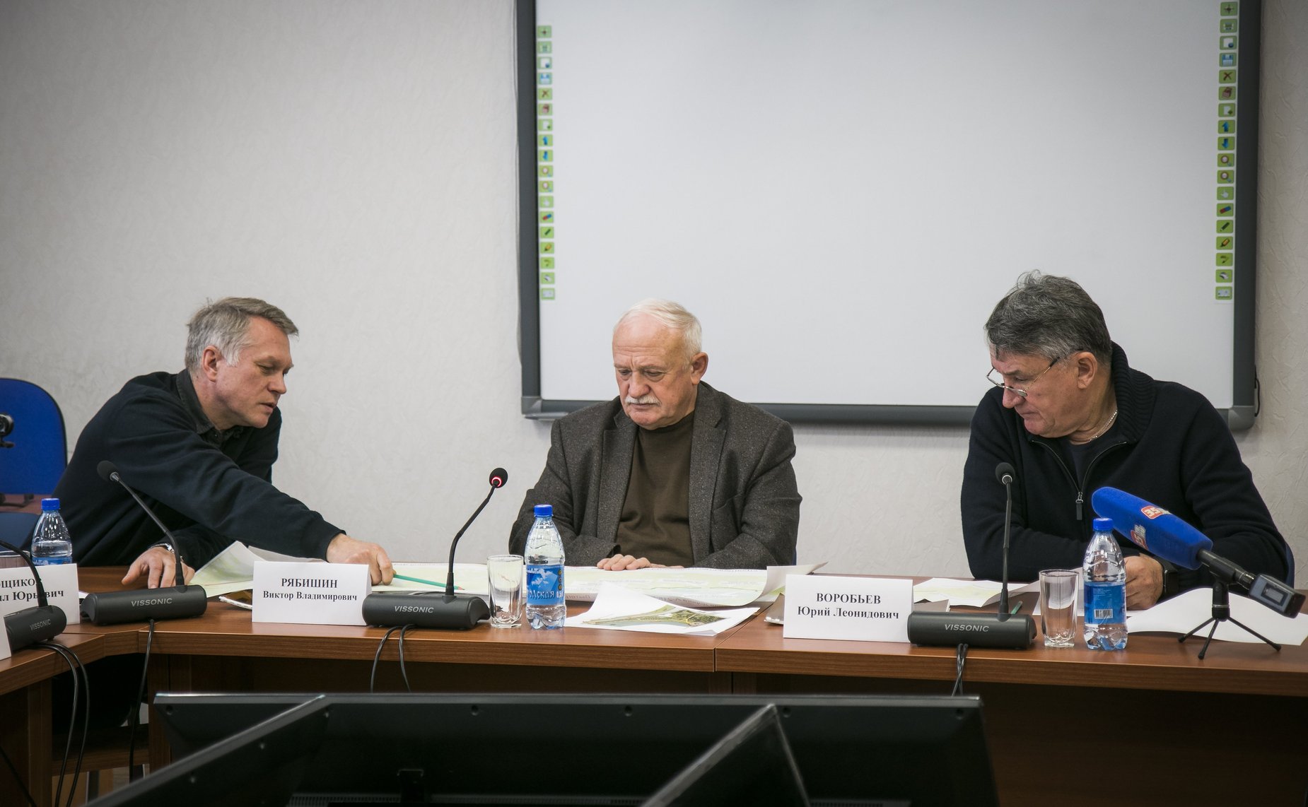 Ю. Воробьев проинспектировал ход работ по строительству набережной Вытегры