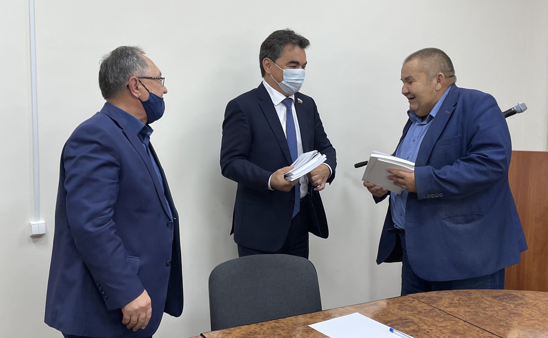 Ирек Ялалов встретился с руководителем и ведущими учеными Института социально-экономических исследований Уфимского федерального исследовательского центра Российской академии наук