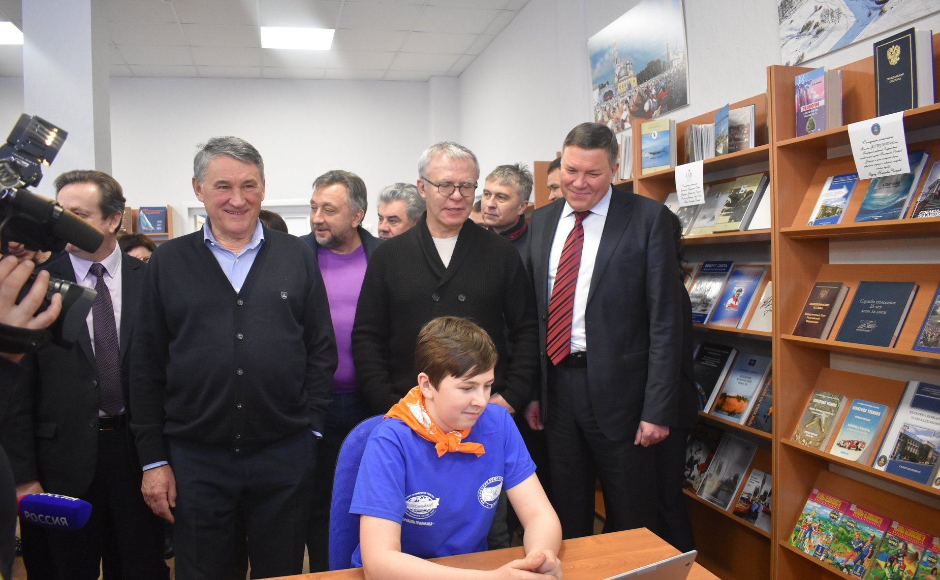 Вице-спикер принял участие в обсуждении путей развития Образовательного центра – кадетской школы «Корабелы Прионежья», а также дал старт гонке «Лыжня России»