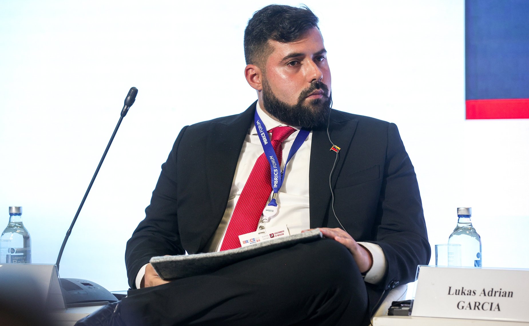 Заседание сессии «Развитие молодежного парламентаризма. Международное сотрудничество молодых парламентариев: практика, проблемы, перспективы»