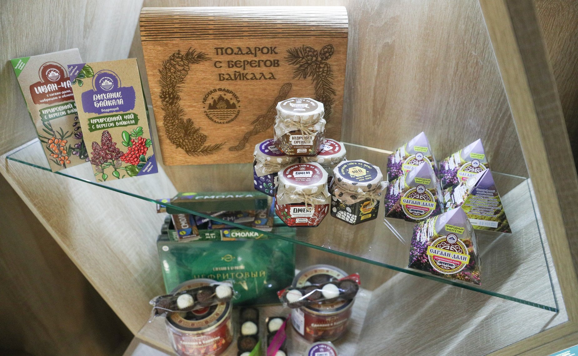 Председатель СФ Валентина Матвиенко осмотрела выставку, на которой представлены ключевые тенденции развития экономики Республики Бурятия и приоритетные инвестиционные проекты в сфере вертолетостроения, в агропромышленном комплексе, медицине