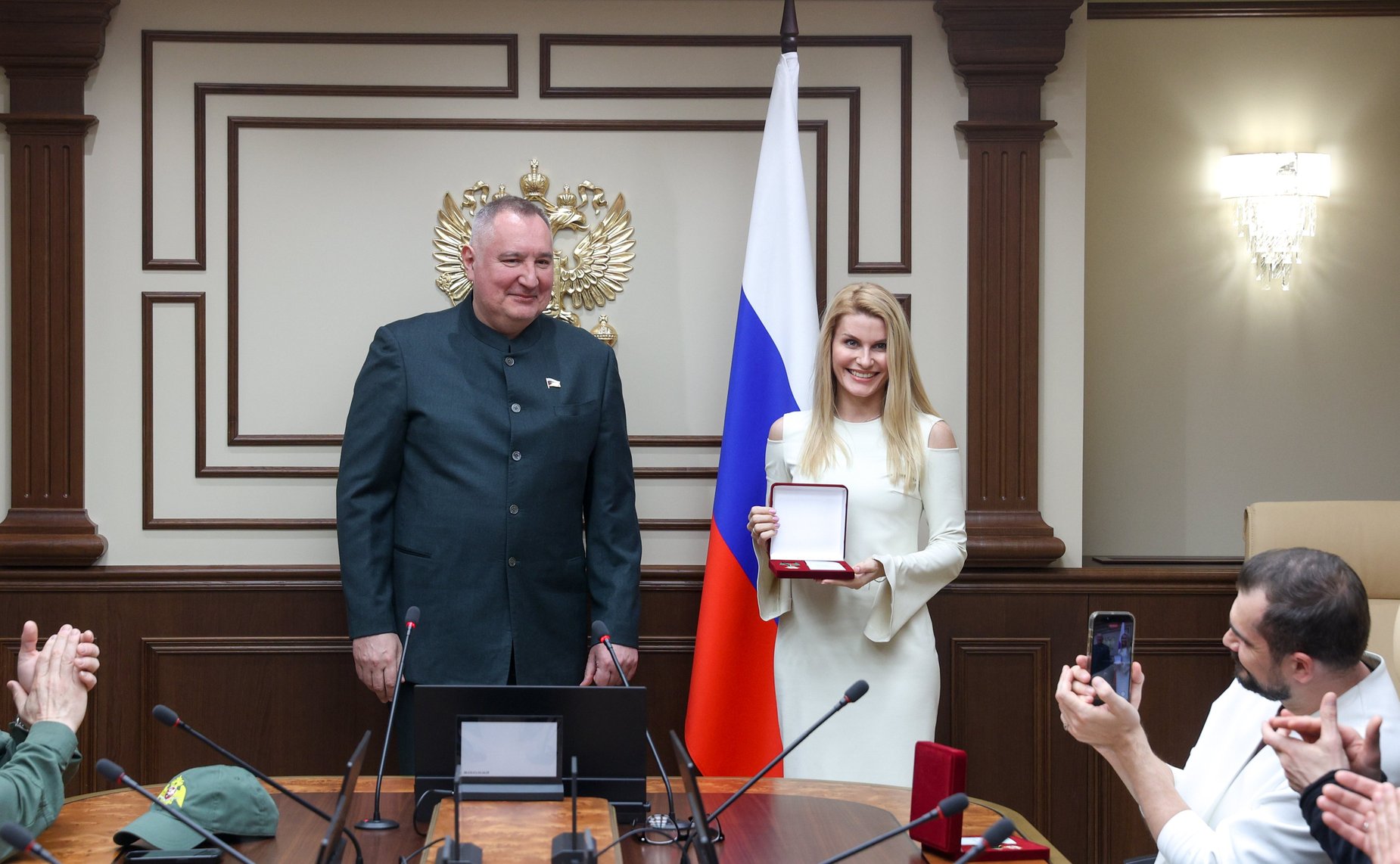 Церемония награждения медалью ордена «За заслуги перед Запорожской областью» съемочной группы художественного фильма «СВОИ. Баллада о войне» и музыкального коллектива «Звездный десант»