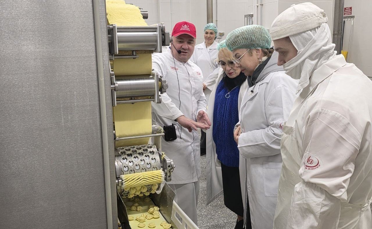 Ольга Бас в ходе региональной поездки посетила одно из самых знаковых предприятий региона ‒ ООО «Луганский мясокомбинат»