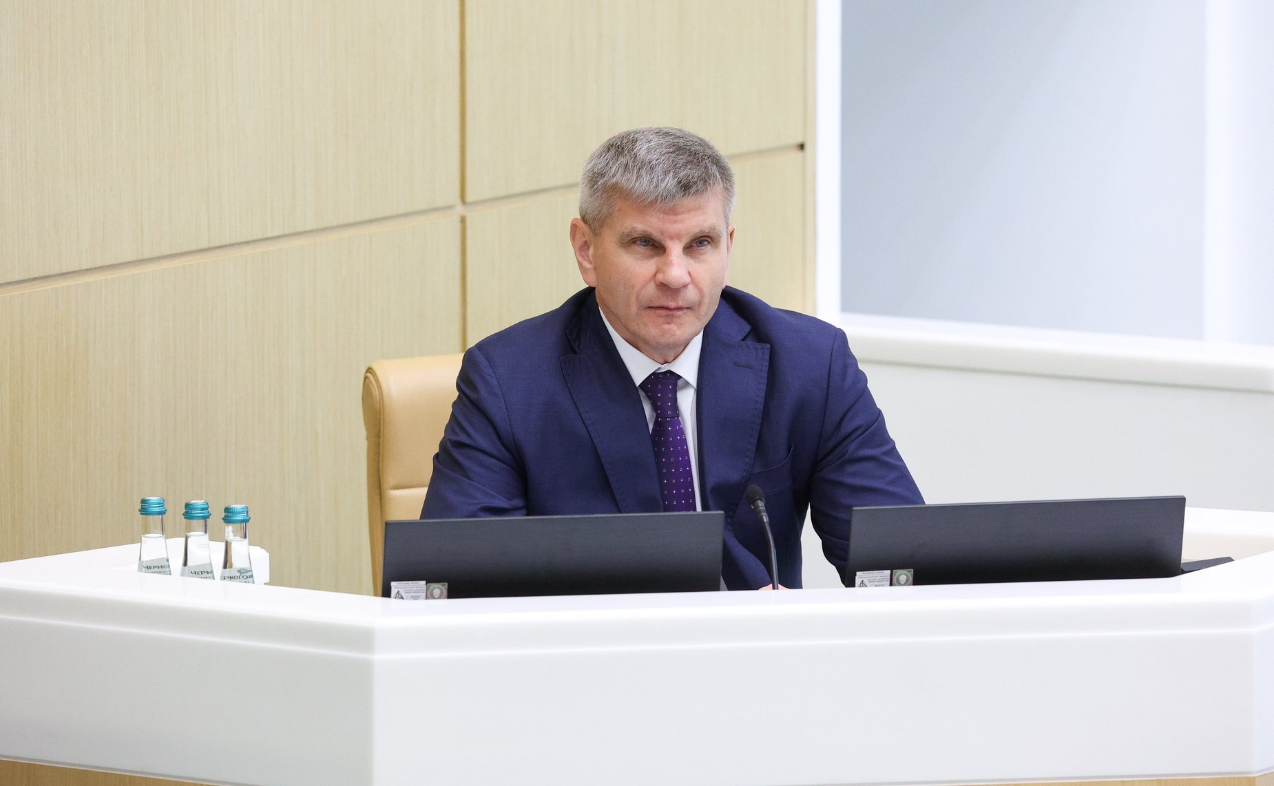 Геннадий Голов