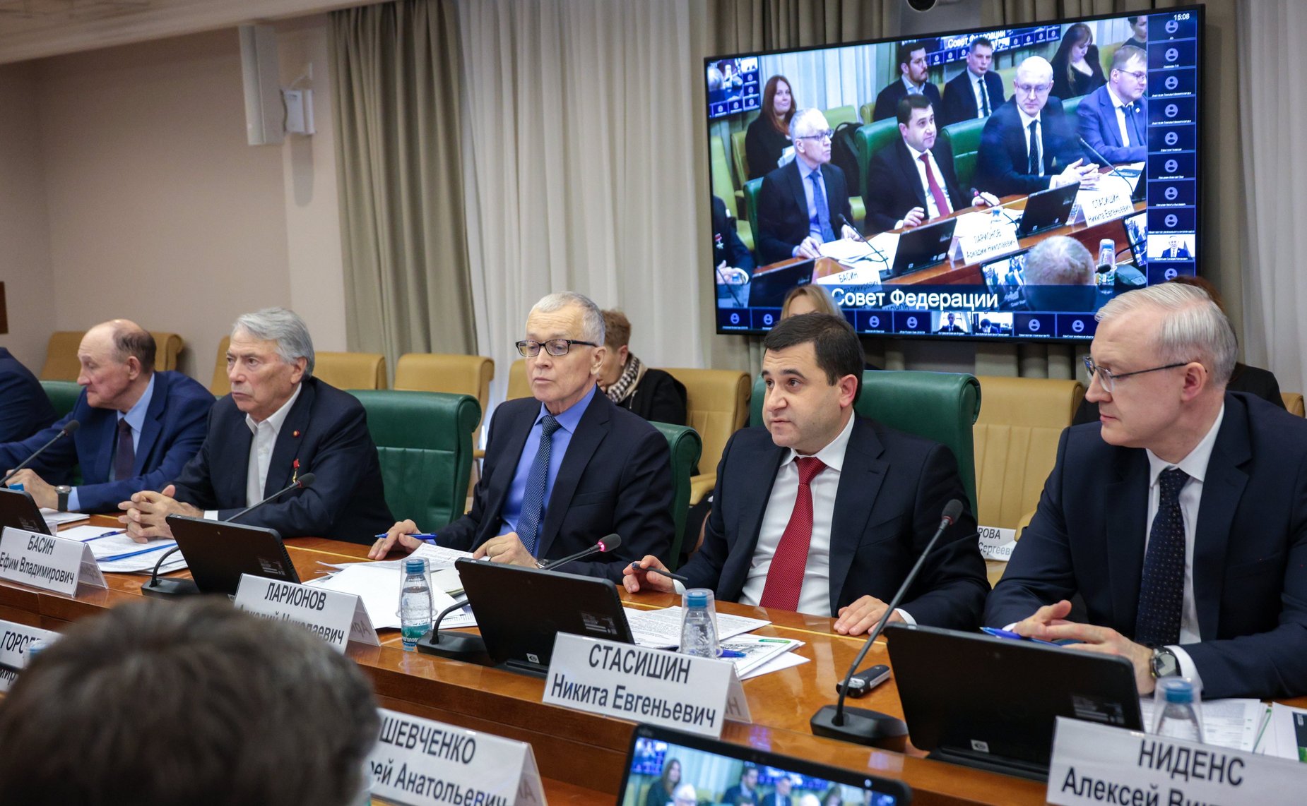 Круглый стол на тему «О реализации проектов по строительству индивидуальных жилых домов по договорам строительного подряда с использованием счетов эскроу»