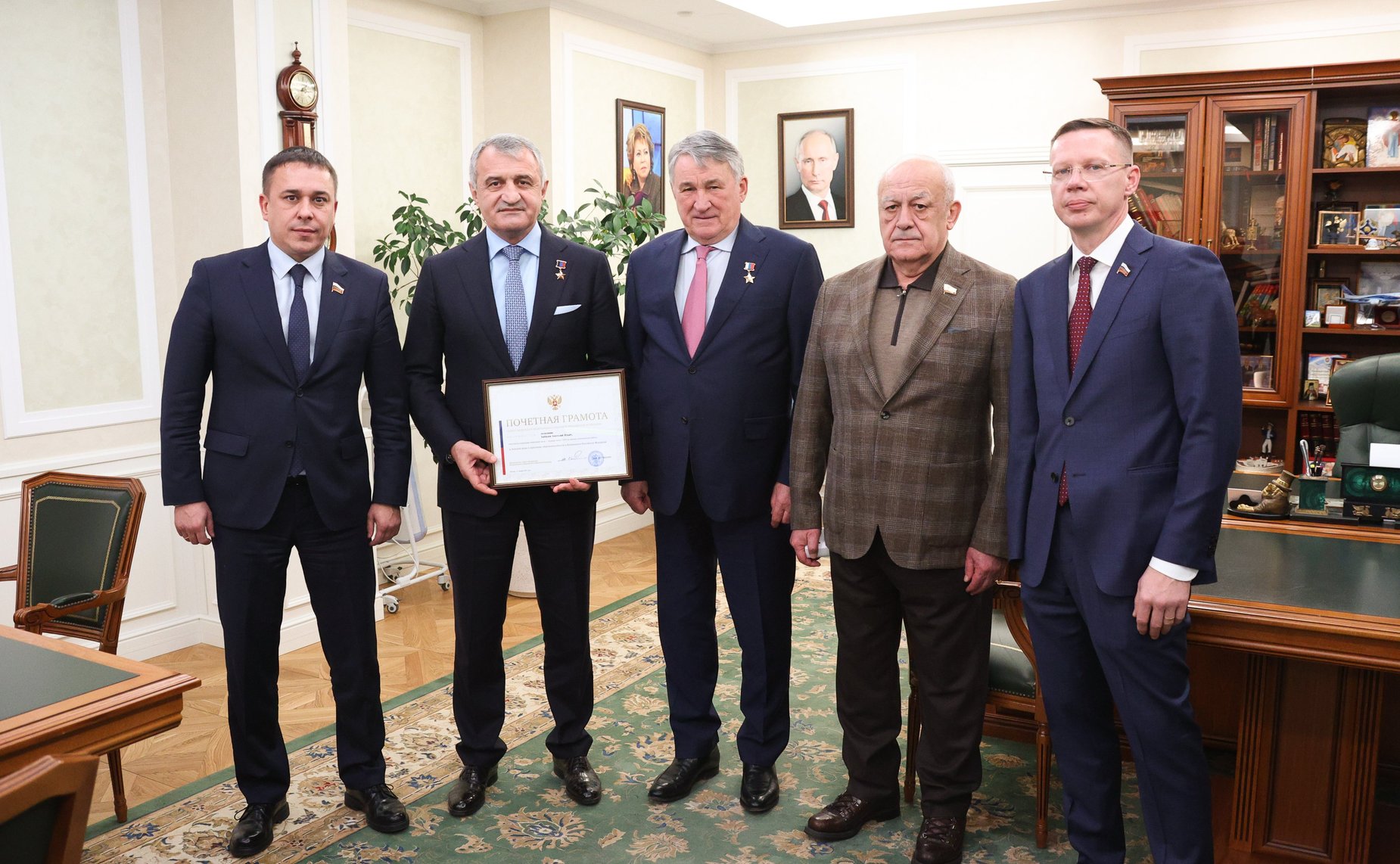 Встреча заместителя Председателя Совета Федерации Юрия Воробьева с ветераном СВО