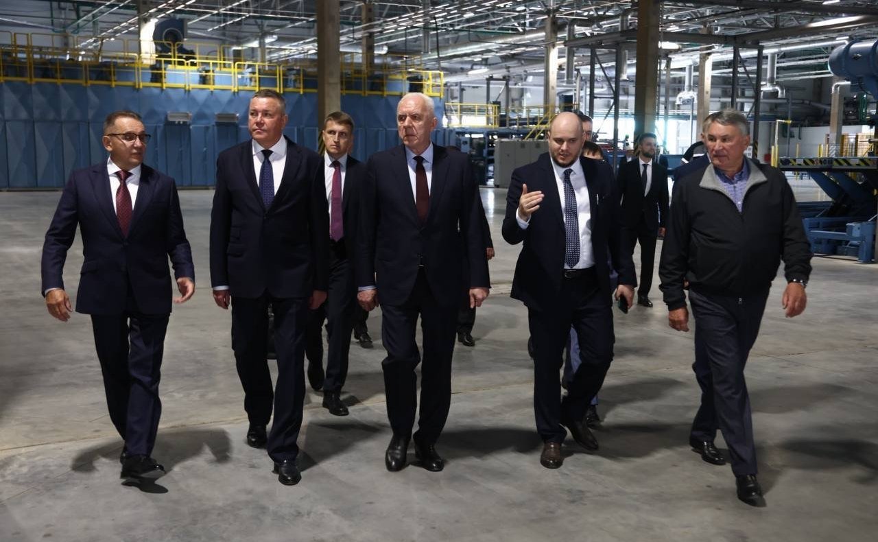 Заместитель Председателя Совета Федерации Юрий Воробьев в ходе поездки в регион принял участие в открытии фанерного завода в поселке Вохтога Грязовецкого муниципального округа