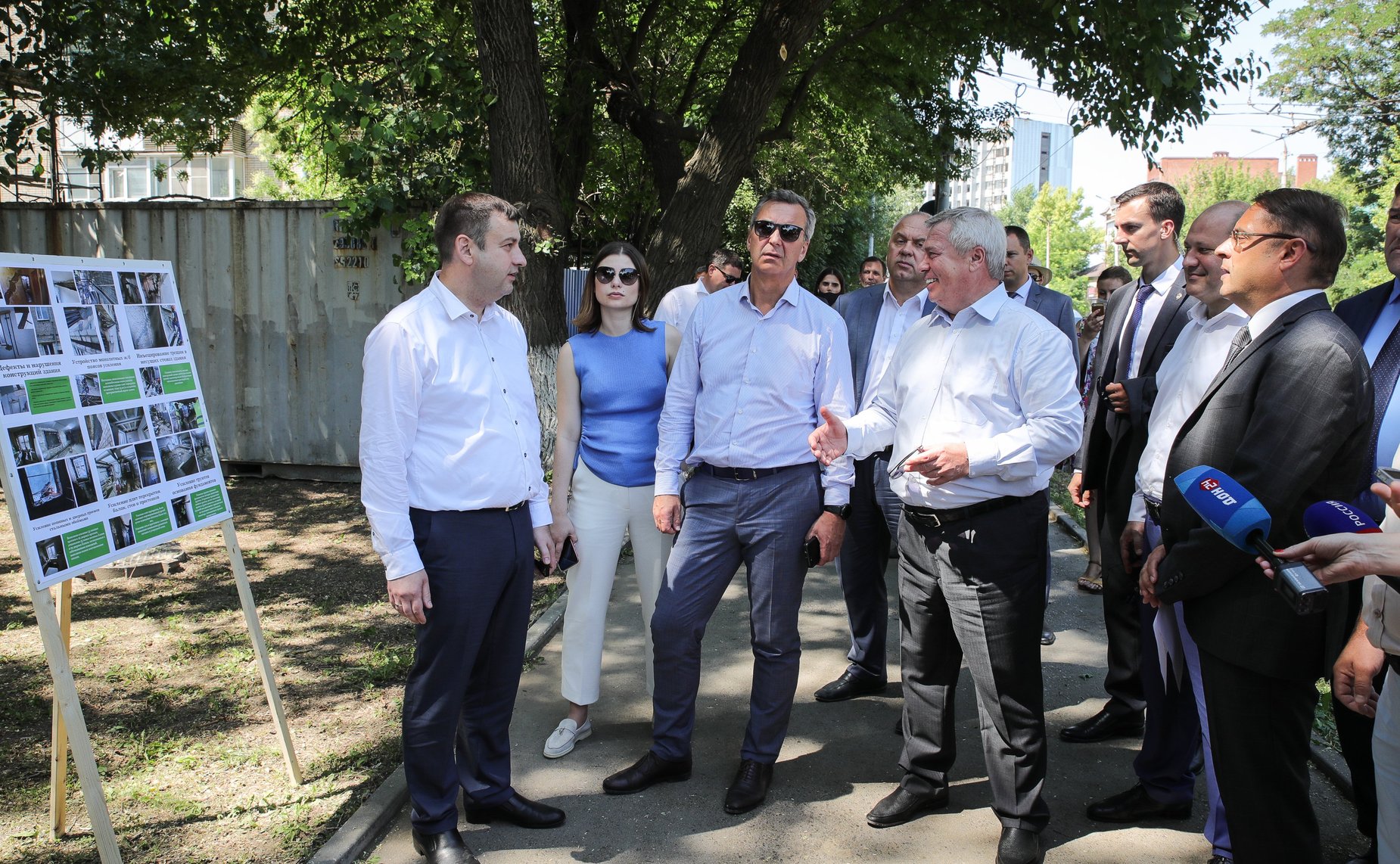 Андрей Яцкин в ходе рабочей поездки в регион ознакомился с ходом работ по реновации городской среды Таганрога