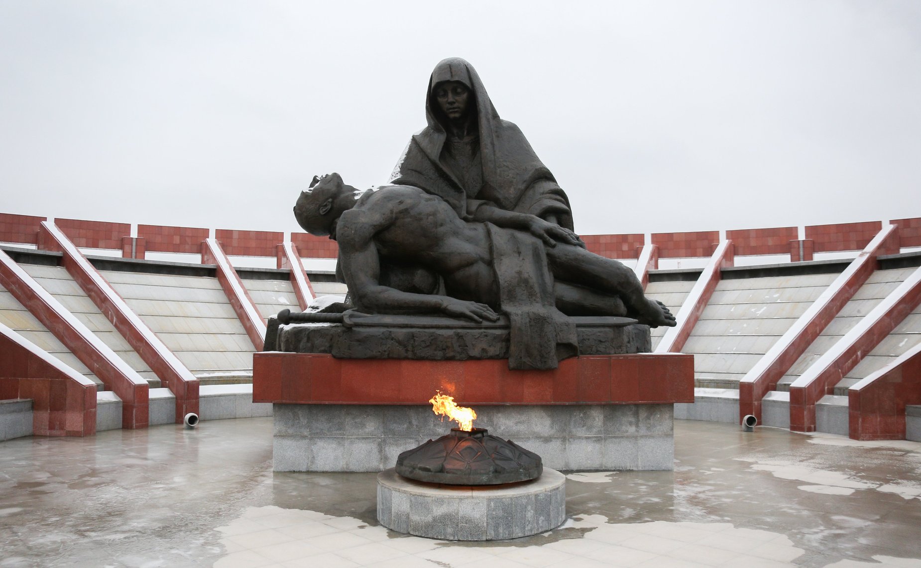 Торжественно-траурная акция «Дорога домой», приуроченная к Дню Неизвестного Солдата