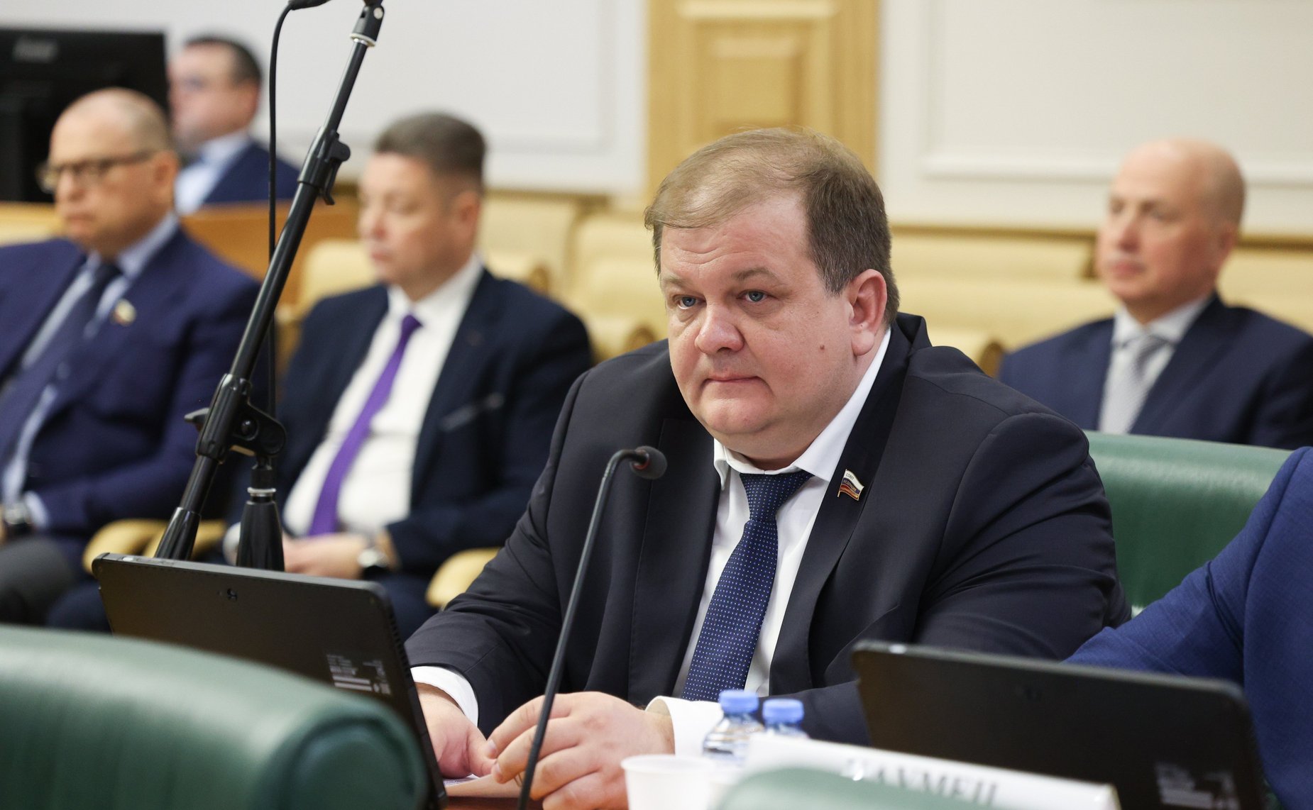 На заседании Комитета СФ по обороне и безопасности проведены консультации по предложенной Президентом РФ кандидатуре на должность Министра обороны