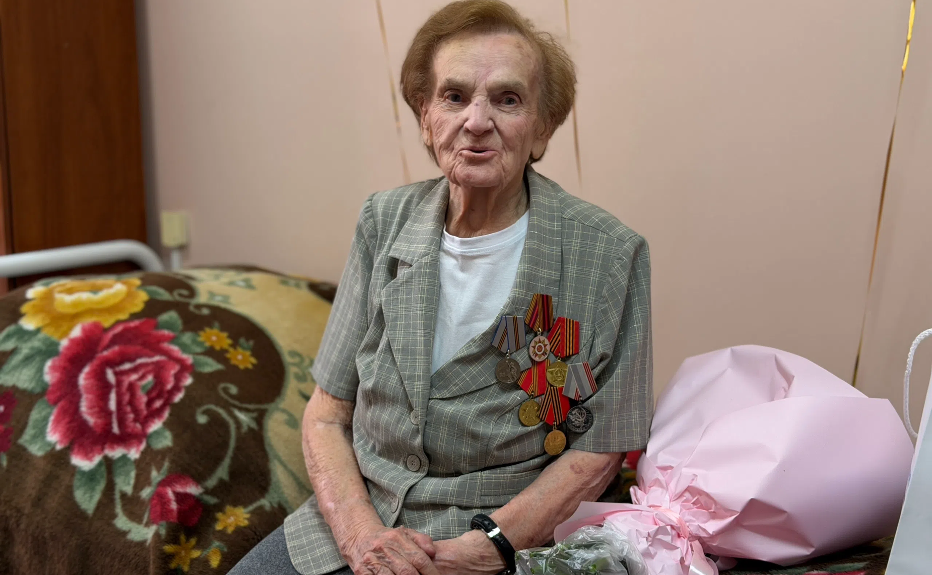Роман Маслов поздравил со 100-летним юбилеем Антонину Кустовлянкину