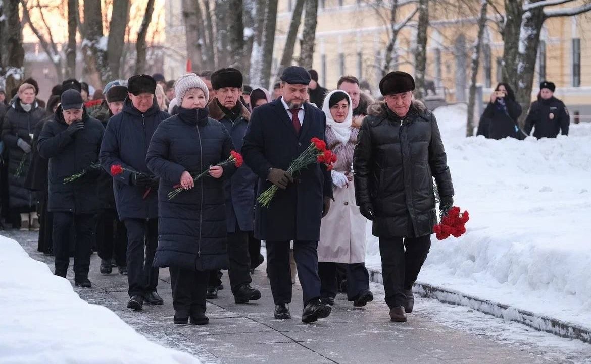 Сергей Митин принял участие в торжественных мероприятиях, приуроченных к 80-летию освобождения Новгорода, городов и сел Новгородской области от немецко-фашистских захватчиков в годы Великой Отечественной войны