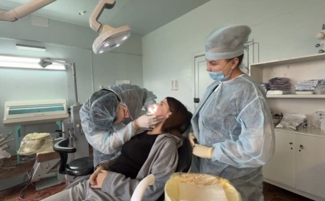 Последние две недели в Нижнесерогозской центральной районной больнице работали врачи-стоматологи из Адыгеи