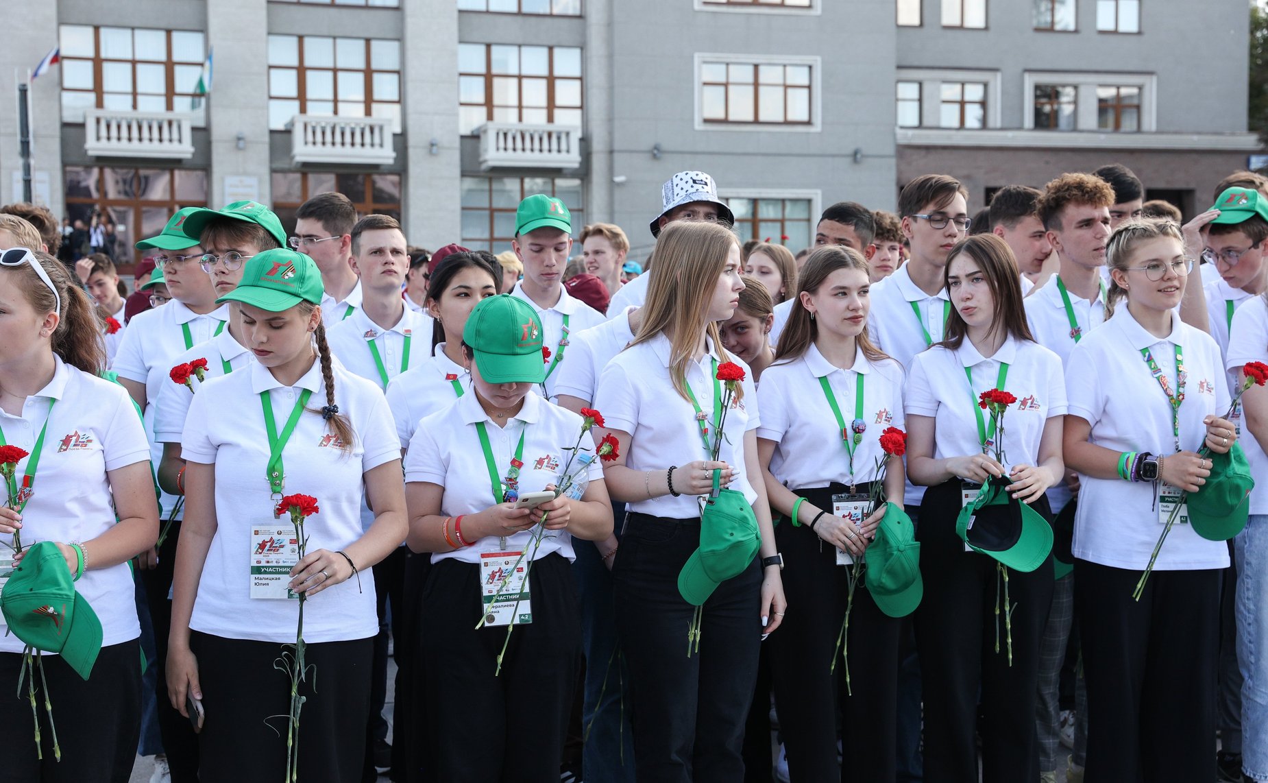 Валентина Матвиенко и Наталья Кочанова вместе с участниками «Поезда Памяти» возложили цветы к памятнику генералу Минигали Шаймуратову и мемориалу павшим в боях за Родину