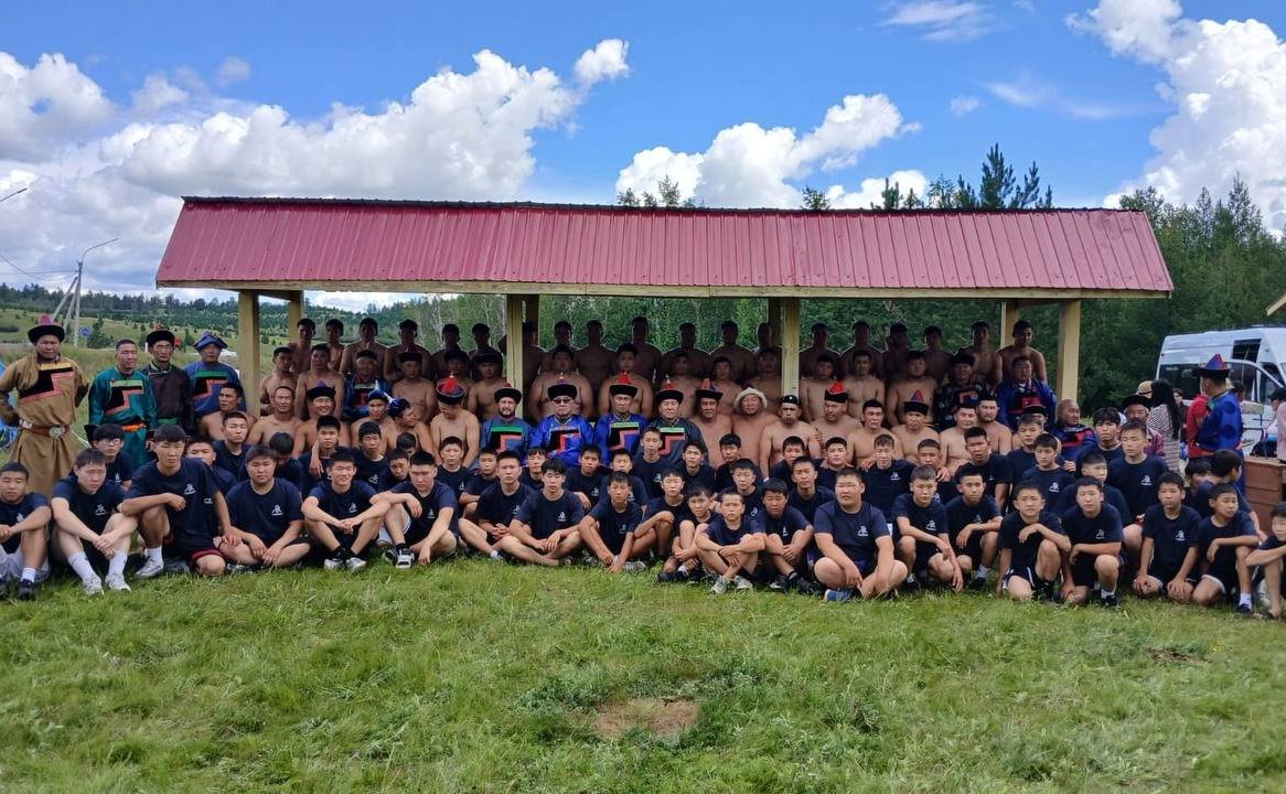 Баир Жамсуев принял участие в мероприятиях XIX открытого чемпионата региона по бурятской борьбе «Барилдаан» — «Большой приз Алханая», посвященном 80-летию Великой Победы и Году защитника Отечества