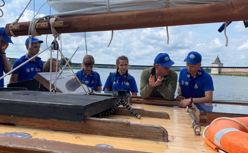 Юрий Воробьев встретился с воспитанниками Молодежного клуба Русского географического общества «Корабелы Прионежья» — участниками водного этапа экспедиции «Вместе по Русскому Северу»