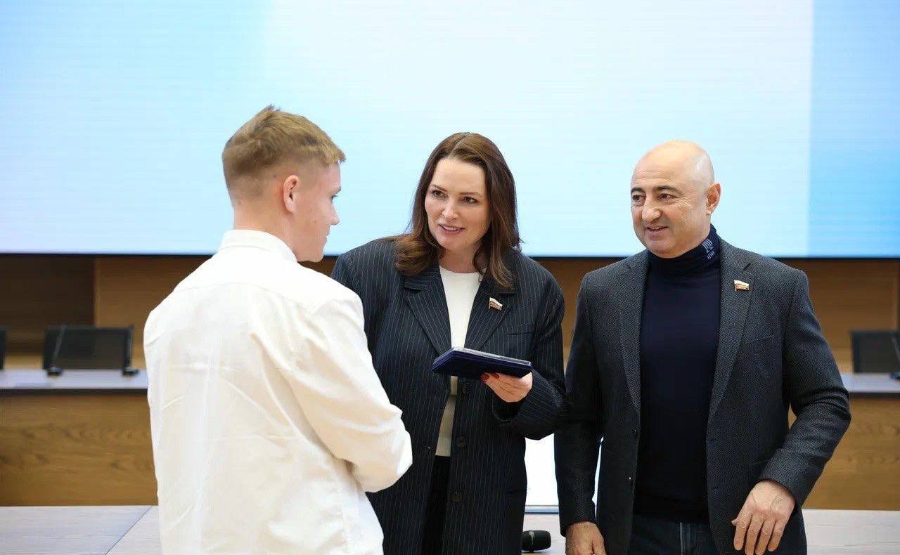 Александр Вайнберг и Ольга Щетинина вручили юным героям из Нижегородской области медали «За проявленное мужество»