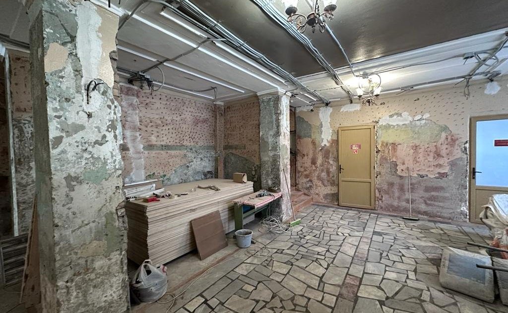 Елена Шумилова осмотрела ход ремонтных работ Дома культуры села Айкино Республики Коми