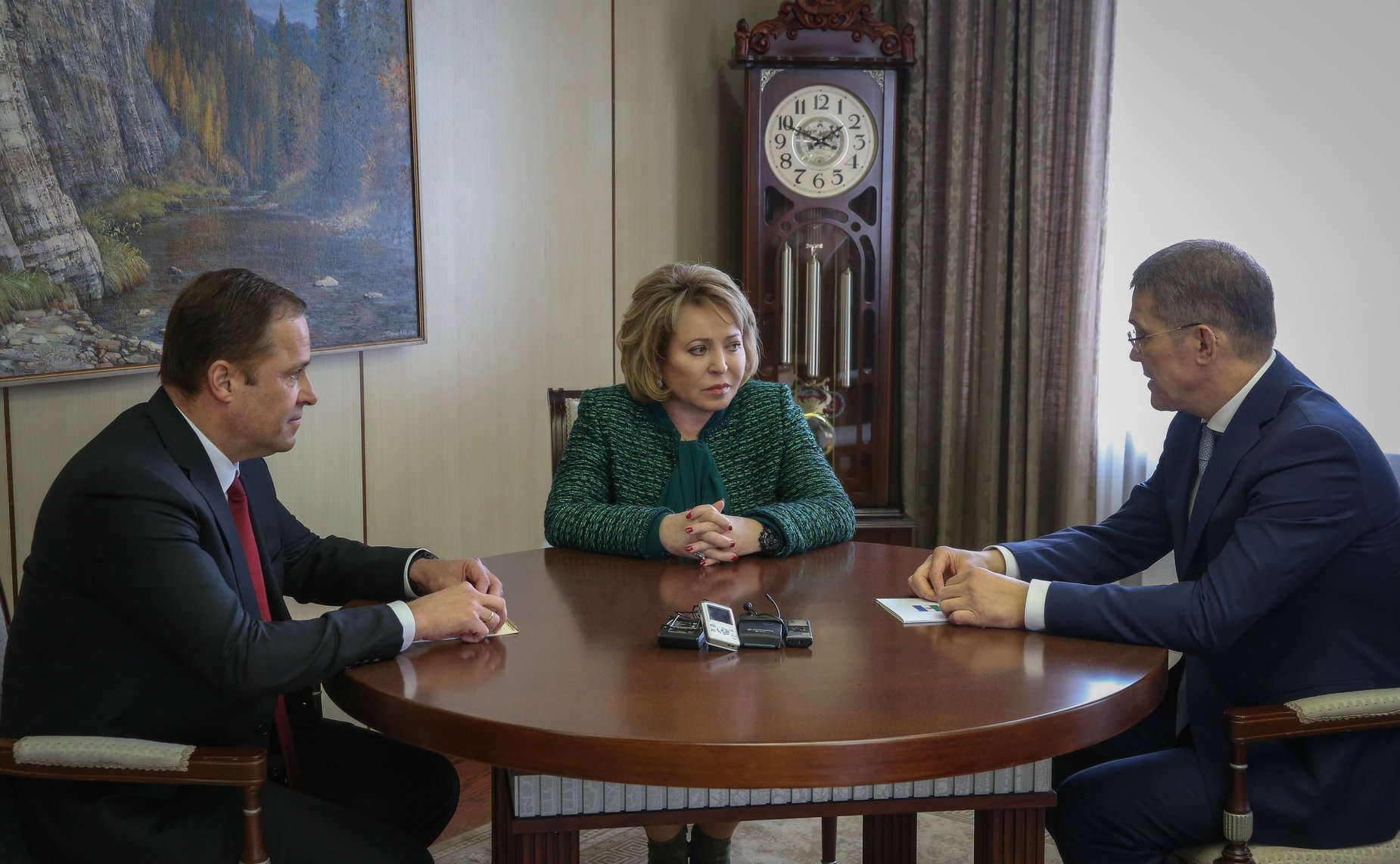 Встреча В. Матвиенко с врио главы Республики Башкортостан Р. Хабировым и полномочным представителем Президента в Приволжском федеральном округе И. Комаровым