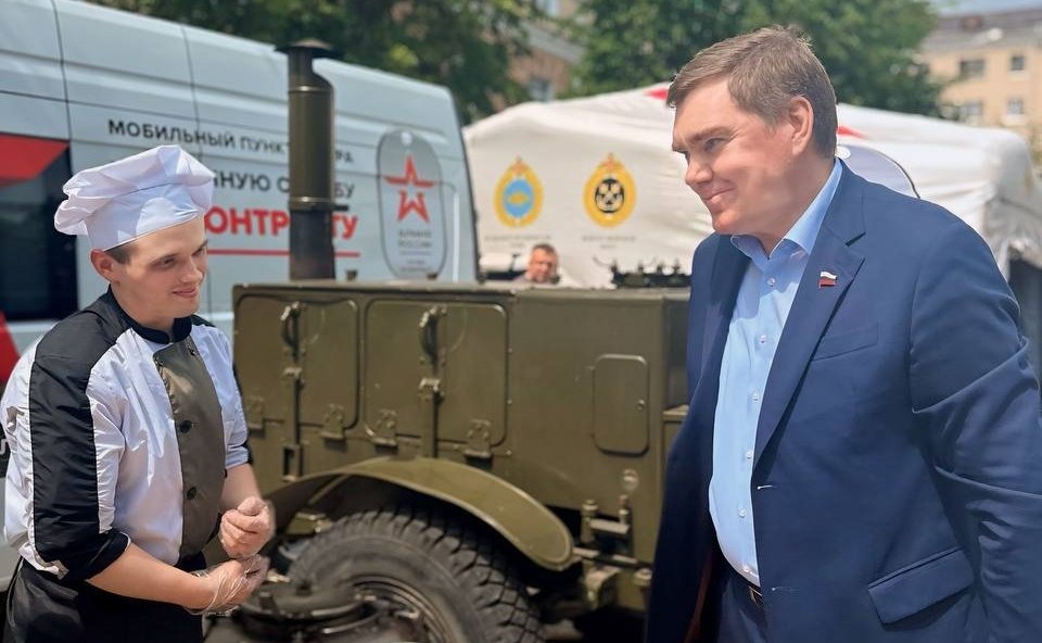 Александр Савин в ходе поездки в регион принял участие в торжественных мероприятиях, посвященных Дню России