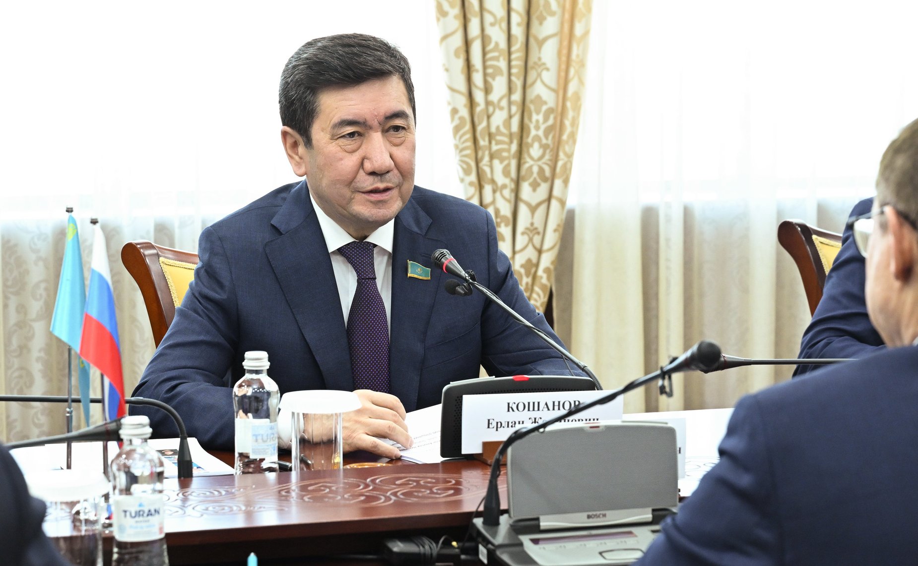 Встреча первого заместителя Председателя Совета Федерации Владимира Якушева с Председателем Мажилиса Парламента Республики Казахстан Ерланом Кошановым