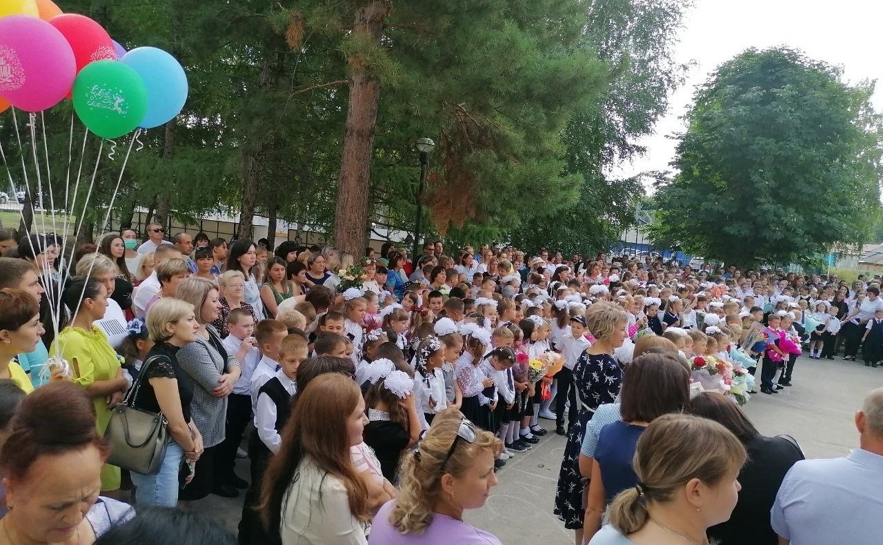 Андрей Шевченко провел первый открытый урок для школьников Шарлыкской общеобразовательной школы № 2