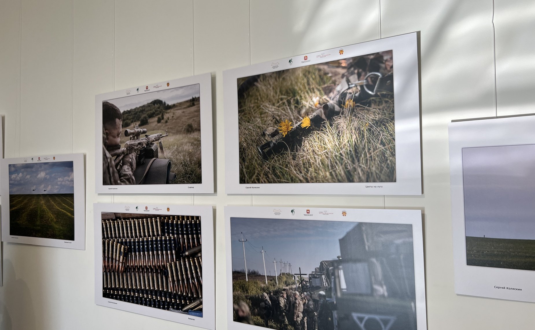 В Челябинске открылась уникальная выставка работ челябинского фотохудожника С. Коляскина о проведении СВО в Донбассе
