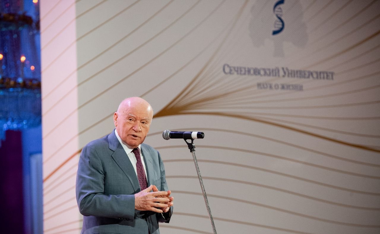 Юрий Архаров принял участие в церемонии вручения дипломов выпускникам Сеченовского Университета